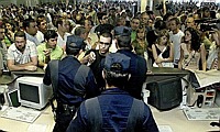 Colas tremendas en los mostradores de facturaci&oacute;n