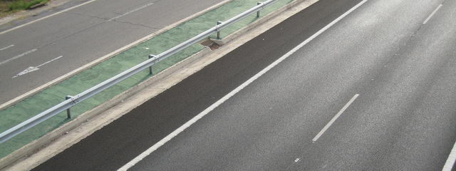 Guardarails a la C-31 (Autovia de Castelldefels) al seu pas per Gav&agrave; Mar