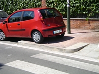 &iexcl;&iexcl; No cab&iacute;a ... pero me he hecho sitio a costa de los peatones !!