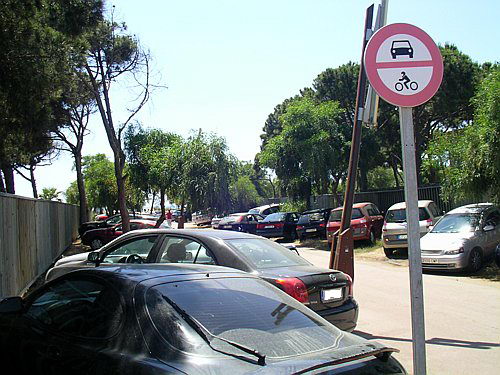 Fotografia realitzada l'estiu de l'any 2006 al passeig de vianants del carrer Amposta de Gav&agrave; Mar