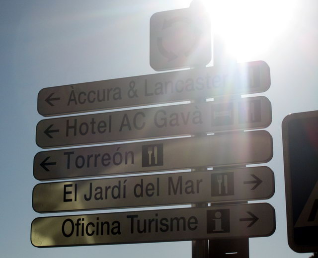 Rtol informatiu dels restaurants de Gav Mar installat per l'Ajuntament de Gav (8 de Gener de 2011)
