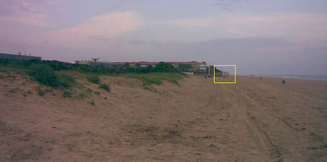 M&ograve;dul de la Creu Roja correctament situat a l'al&ccedil;ada del carrer de Roses de Gav&agrave; Mar per&ograve; dins de la sorra i no al passeig mar&iacute;tim (11 de Juny de 2008)
