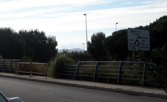 Tanca trencada a l'avinguda Europa de Gav&agrave; Mar (molt a prop de l'avinguda del mar) (6 de juny de 2009)