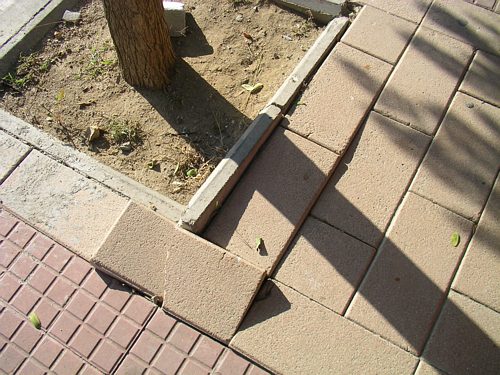 Vorera aixecada al carrer Tellinaires de Gav� Mar (Central Mar)