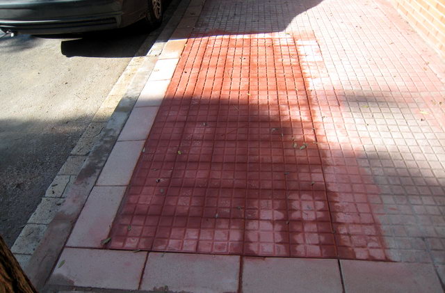 Acera monta�a de la calle Tellinaires de Central Mar (Gav� Mar) arreglada por el Ayuntamiento de Gav� (8 Enero 2011)