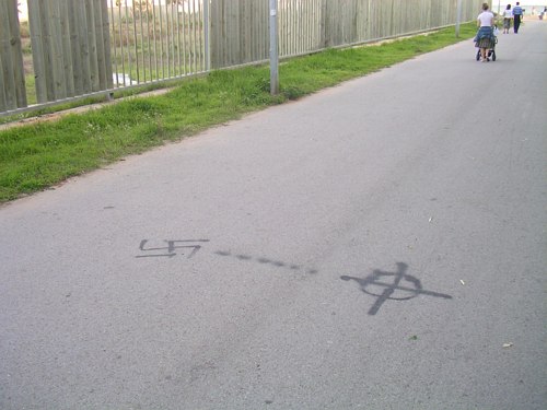 Pintada nazi a Gav&agrave; Mar (tram de vianants del carrer Palafrugell)