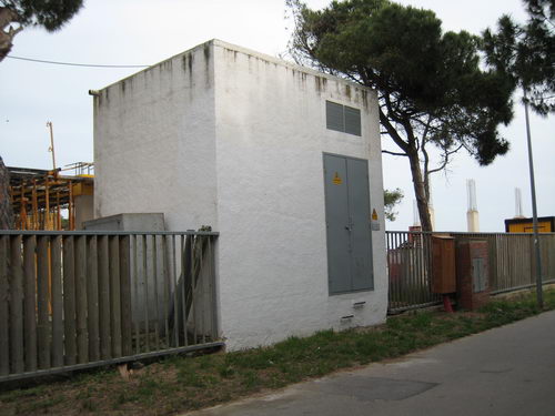 Pintada nazi ESBORRADA a Gav&agrave; Mar (Transformador creuament carrers Tellinaires i Palafrugell)