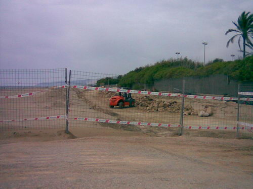 Obres de construcci&oacute; del nou tram del passeig mar&iacute;tim de Gav&agrave; Mar aturades (imatge del 15 de mar&ccedil; de 2008)