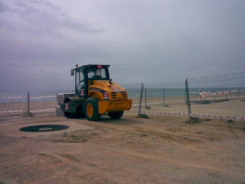 Obres de construcci&oacute; del nou tram del passeig mar&iacute;tim de Gav&agrave; Mar aturades (imatge del 15 de mar&ccedil; de 2008)