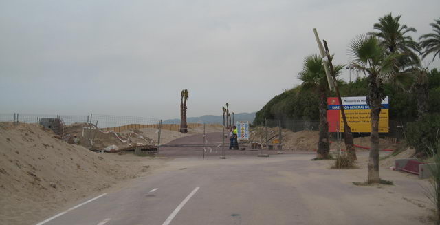 Obres de construcci&oacute; del nou tram del passeig mar&iacute;tim de Gav&agrave; Mar entre els carrers Palafrugell i Salou