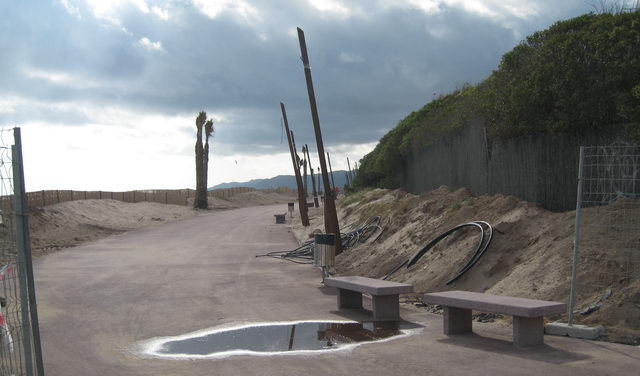 Obres de construcci&oacute; del nou tram del passeig mar&iacute;tim de Gav&agrave; Mar entre els carrers Palafrugell i Salou (23 d'Agost de 2008)