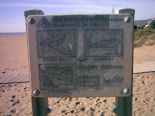 Elements esportius per a la pr&agrave;ctica individual instal&middot;lats a la platja de Gav&agrave; Mar a l'al�ada de la Taverna del Mar (Gener de 2008)