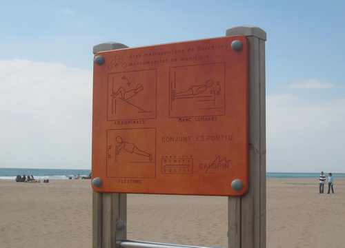 Cartell renovat de la zona d'esports individuals de la platja de Gav� Mar ubicada a l'al�ada de la Taverna del Mar (21 de mar� de 2009)