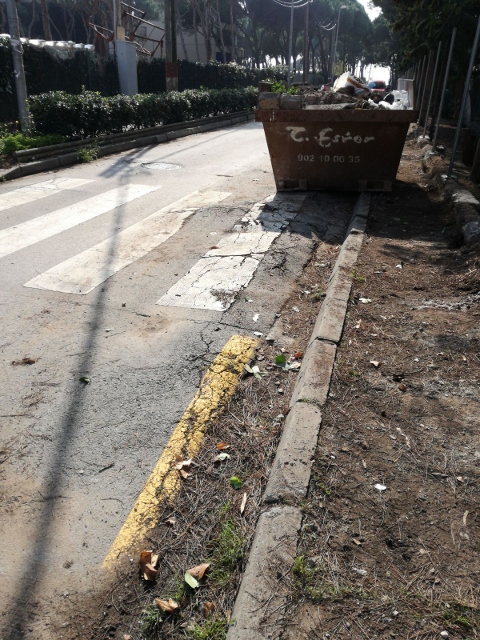 Vorera del carrer d'Arenys de Gav&agrave; Mar que no t� cap rajola (20 de Febrer de 2018)
