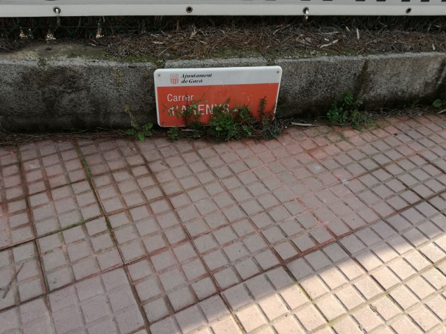 Cartell amb el nom del carrer d'Arenys de Gav&agrave; Mar que es pot visualitzar (20 de Febrer de 2018)