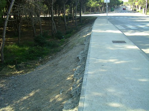 Falta una barana de seguretat a l'avinguda Europa de Gav&agrave; Mar (sortida 185 de l'autovia - banda mar)