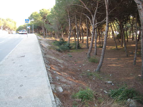 Falta una barana de seguretat a l'avinguda Europa de Gav&agrave; Mar (sortida 185 de l'autovia - banda mar)