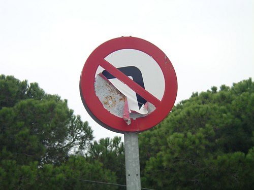 Senyal rovellada a l'encreuament dels carrers Palafrugell i Cunit de Gav� Mar (Novembre de 2006)