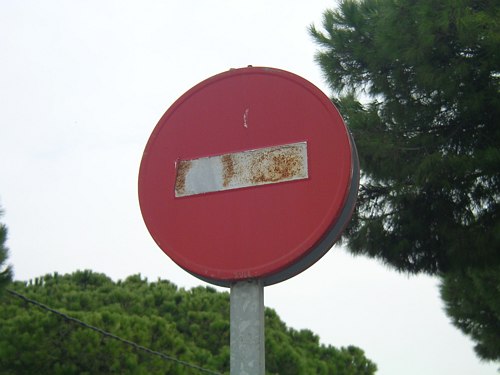 Senyal rovellada a l'encreuament dels carrers Palafrugell i Cunit de Gav� Mar (Novembre de 2006)