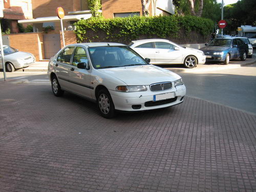 Vehicle aparcat sobre la vorera al carrer Palafrugell (a la cantonada amb el carrer Cunit) de Gav&agrave; Mar sense estar multat (Diumenge 15 de juliol de 2007 - 19h)