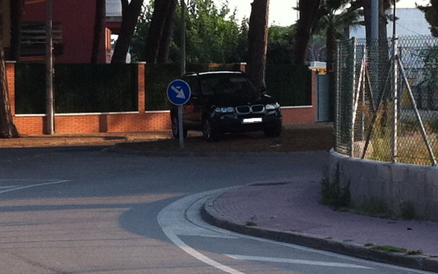 Problemes de mobilitat i incivisme a l'entorn del Cam� de la Pava de Gav� Mar (29 Setembre 2011)