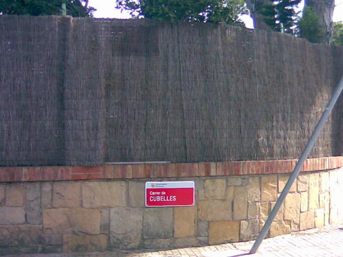 Nova placa del carrer Cubelles de Gav&agrave; Mar amb el nom correcte (Juliol de 2008)
