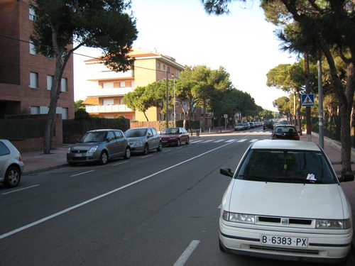 Nous passos de vianants a prop de la parada d'autob&uacute;s de l'avinguda d'Europa de Gav&agrave; Mar que no en tenia cap a prop (Gener de 2008)