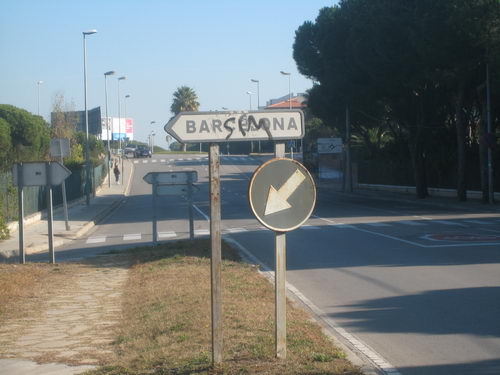 Senyals pintats i rovellats a l'avinguda Europa de Gav&agrave; Mar (1 de Desembre de 2007)