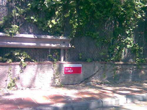 Nova placa del carrer Llan&ccedil;&agrave; de Gav&agrave; Mar amb el nom correcte (Juliol de 2008)
