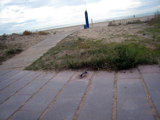 Imatge del passeig mar&iacute;tim de Gav&agrave; Mar on ha desaparegut una balissa (3 de Desembre de 2010)