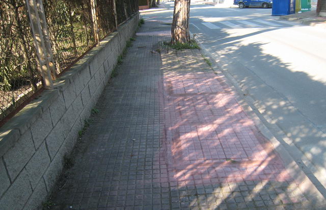 Vorera del carrer de la Ciutat del Rep�s de Gav� Mar parcialment arranjada (20 de Febrer de 2009)