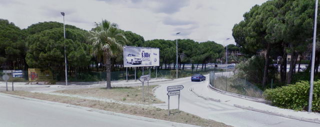 Aproximaci� al punt d'incorporaci� al lateral que serveix per incorporar-se a l'autovia de Castelldefels (C-31) des de l'avinguda Europa de Gav� Mar, molt a prop de l'avinguda del mar (Juny de 2008)