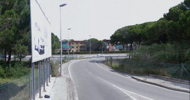 Aproximaci� al punt d'incorporaci� al lateral que serveix per incorporar-se a l'autovia de Castelldefels (C-31) des de l'avinguda Europa de Gav� Mar, molt a prop de l'avinguda del mar (Juny de 2008)
