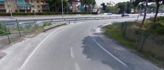 Punt d'incorporaci� al lateral que serveix per incorporar-se a l'autovia de Castelldefels (C-31) des de l'avinguda Europa de Gav� Mar, molt a prop de l'avinguda del mar on de dos carrils nom�s en queda un sense que estigui assenyalat qui t� la prioritat (Juny de 2008)