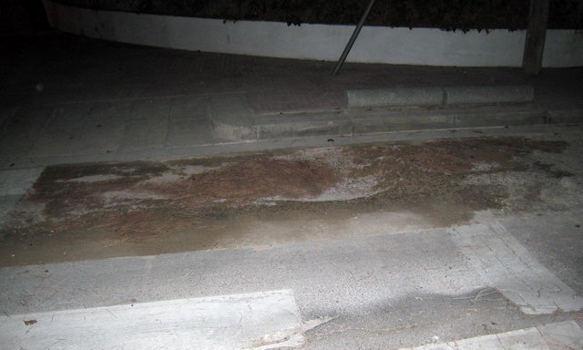 Zona de l'encreuament del carrer de Garraf amb el carrer de Cunit de Gav� Mar amb sots per no haver sigut asfaltat (30 d'Octubre de 2009)
