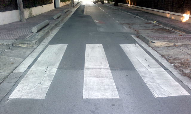Estado definitivo del cruce de las calles Cunit y Garraf de Gav� Mar despu�s de todas las actuaciones de mejora realizadas (23 de Noviembre de 2011)