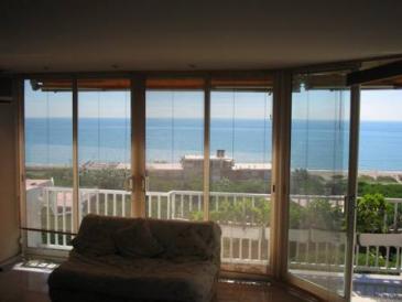 Vistas al mar desde un apartament de BERMAR PARK en Gav&agrave; Mar
