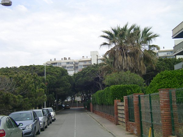 Apartamentos BERMAR PARK de Gav&agrave; Mar vistos desde la playa (Calle Escala)