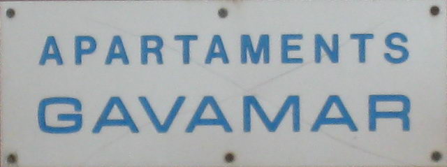 Cartel de los apartamentos GAVAMAR de Gav&agrave; Mar