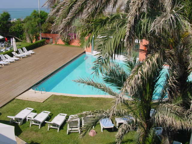 Imatge de la zona del Beach Club del restaurant i beach club Tropical de Gav Mar (Estiu de l'any 2004)