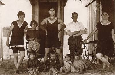 Casetas de madera en la playa de Gavà Mar (1920)