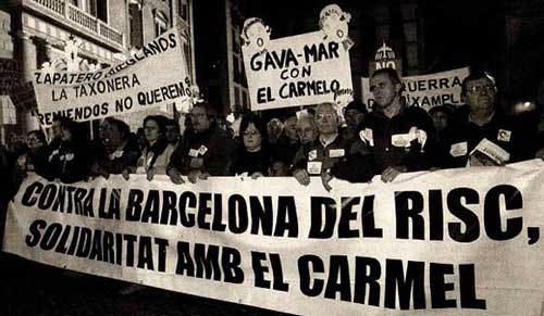 Pancarta de solidaritat a la cap&ccedil;alera de la manifestaci&oacute; 