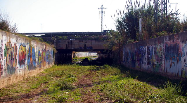 Imagen del tramo canalizado pero no cimentado de la Riera dels Canyars (26 de Octubre de 2008) (Fotograf�a: Joaquim Cano)