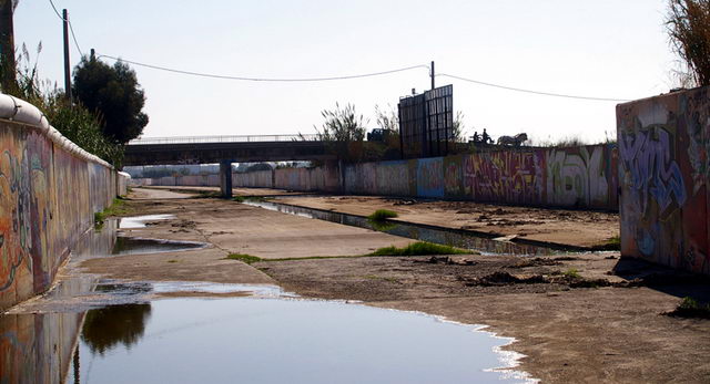 Imagen del tramo canalizado y cimentado de la Riera dels Canyars (26 de Octubre de 2008) (Fotograf�a: Joaquim Cano)