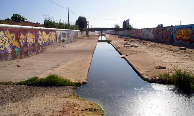 Imagen del tramo canalizado y cimentado de la Riera dels Canyars (26 de Octubre de 2008) (Fotograf�a: Joaquim Cano)