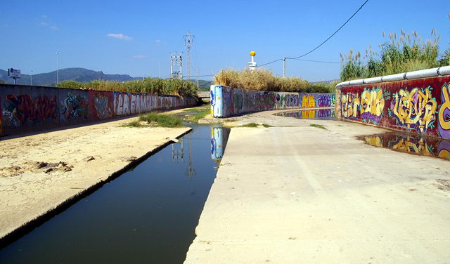 Imagen del tramo canalizado y cimentado de la Riera dels Canyars (26 de Octubre de 2008) (Fotograf�a: Joaquim Cano)