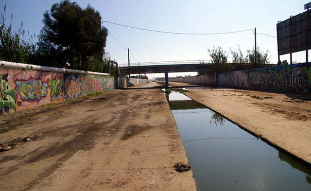 Imagen del tramo canalizado y cimentado de la Riera dels Canyars (26 de Octubre de 2008) (Fotograf�a: Joaquim Cano)