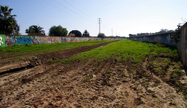 Imagen del tramo canalizado pero no cimentado de la Riera dels Canyars (26 de Octubre de 2008) (Fotograf�a: Joaquim Cano)
