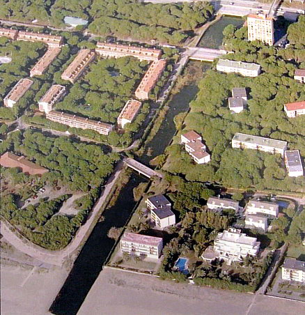 Imagen a�rea de la laguna de la desembocadura de la riera dels Canyars en Gav&agrave; Mar (Fotograf�a: Centre d'Estudis de Gav�)